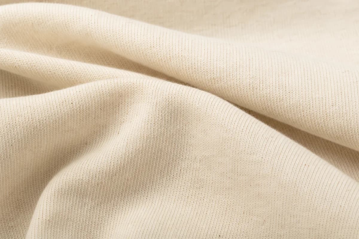 Combed cotton with a smooth surface and clean drape